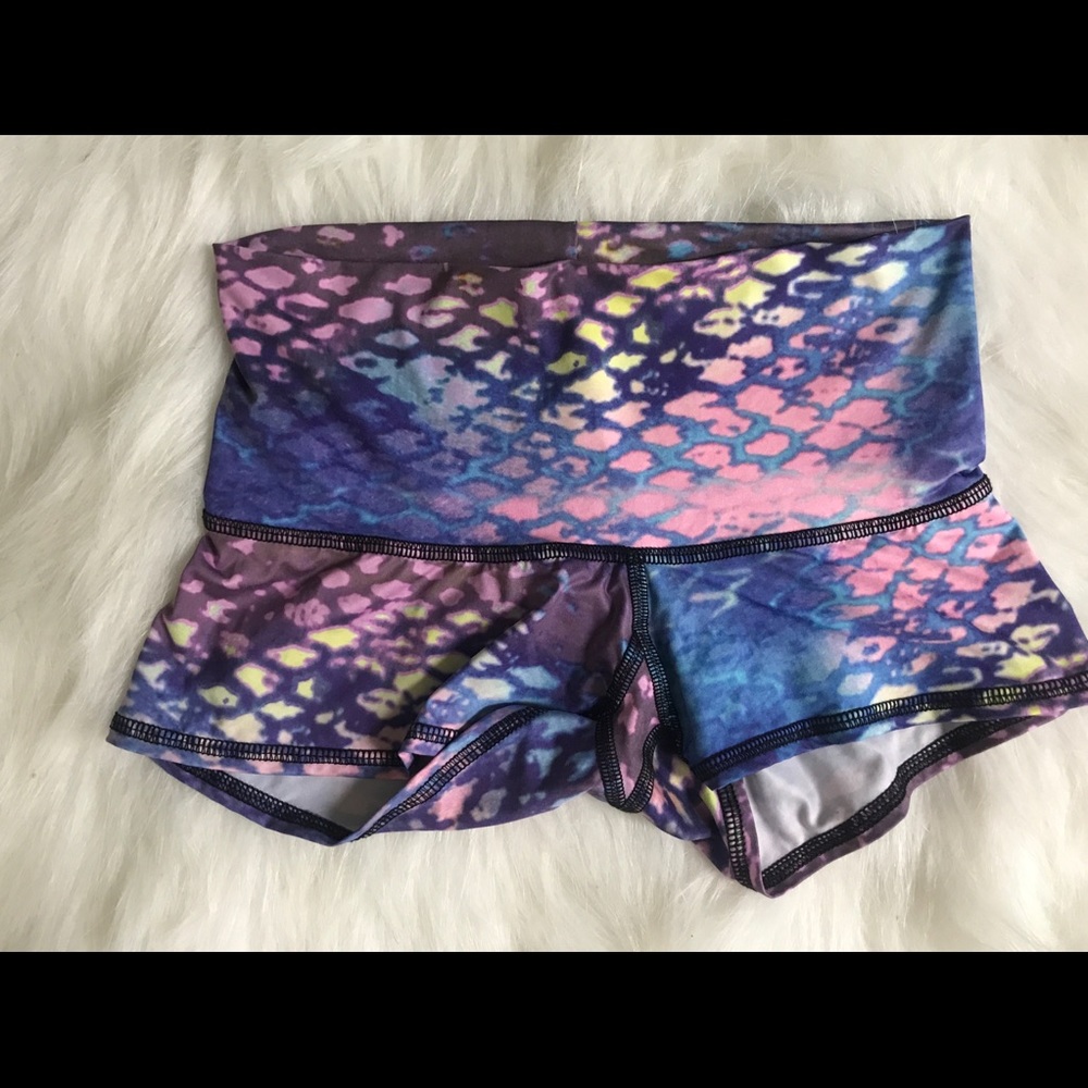 Teeki shorts